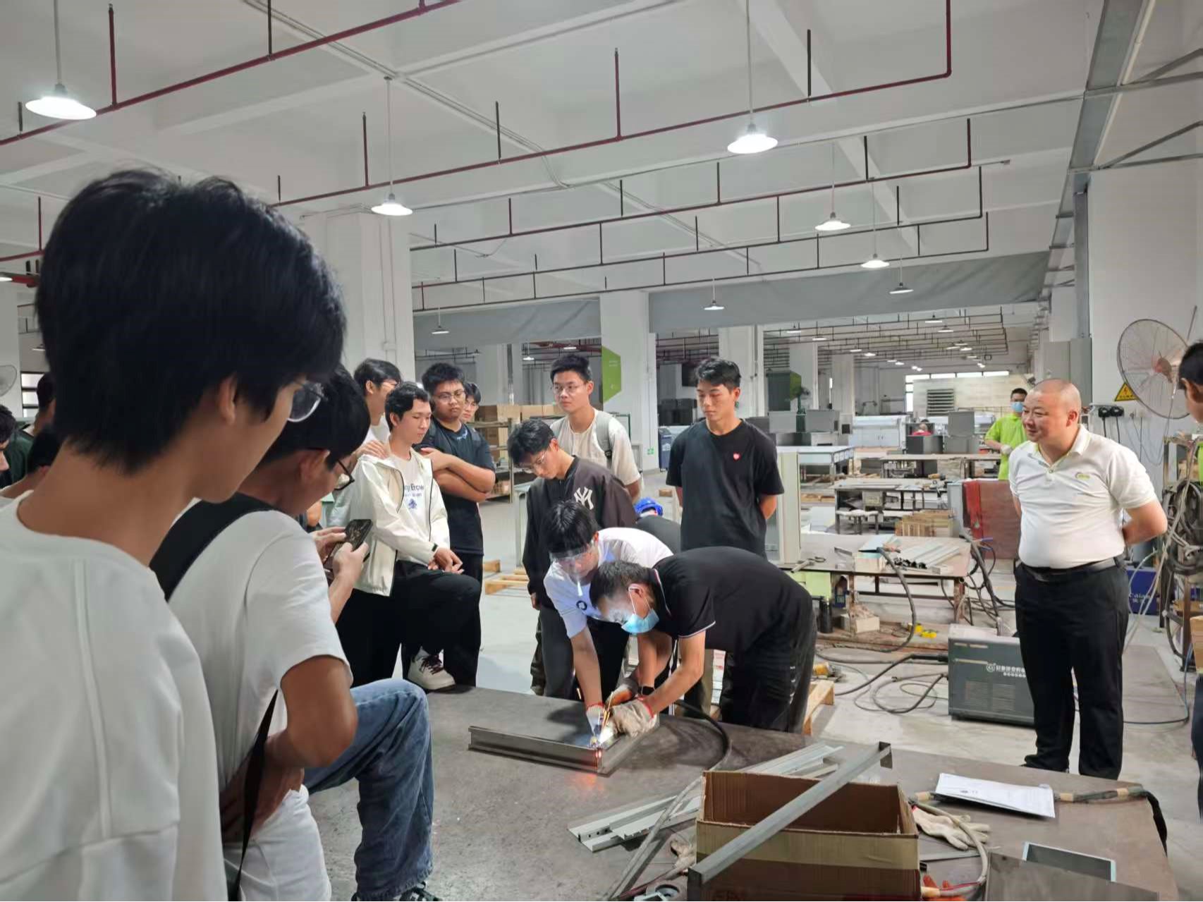 校企镇三方联动育匠才 我校产业服务升级突击队深耕医疗智造结硕果
