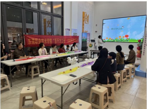 我校“百千万工程”技能服务突击队携手社区举办亲子艺术沙龙活动